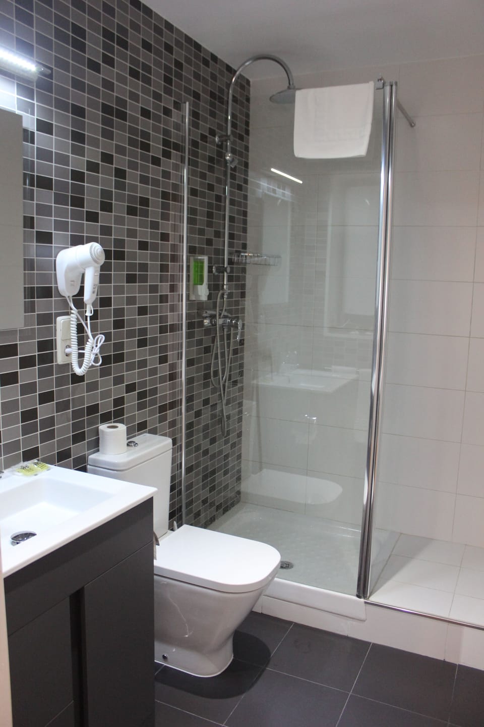 Standard Triple Room, Private Bathroom | Blackout drapes, iron/ironing board, free cribs/infant beds, free WiFi
