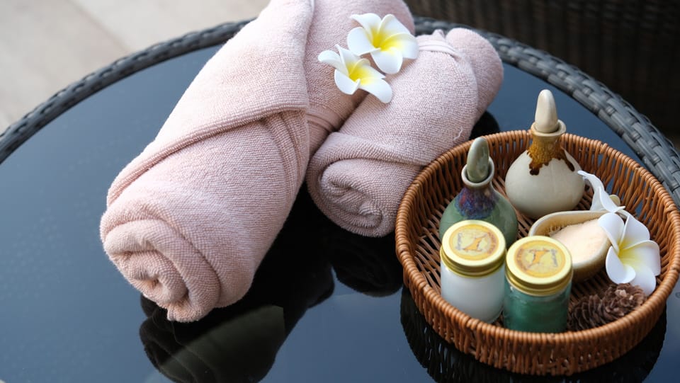 Couples treatment rooms, body treatments, hydrotherapy, aromatherapy