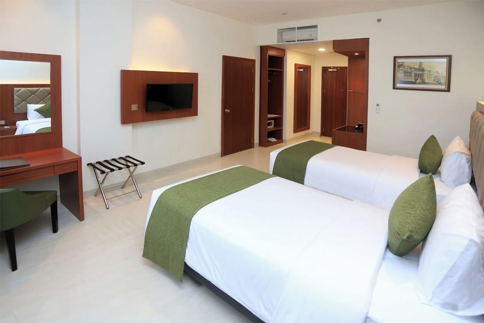 Deluxe Twin Room Non-Smoking | Desk, soundproofing, iron/ironing board, free WiFi