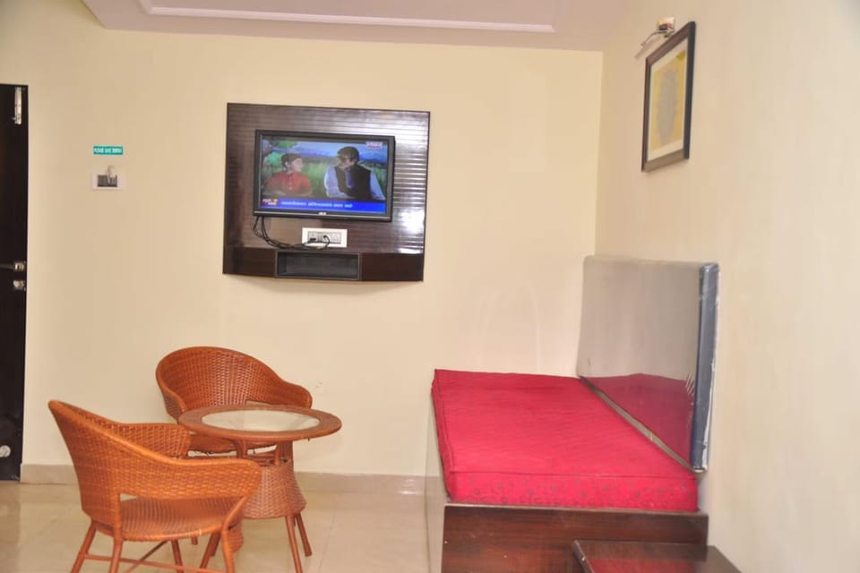 Deluxe Room | In-room safe, desk, WiFi (free)