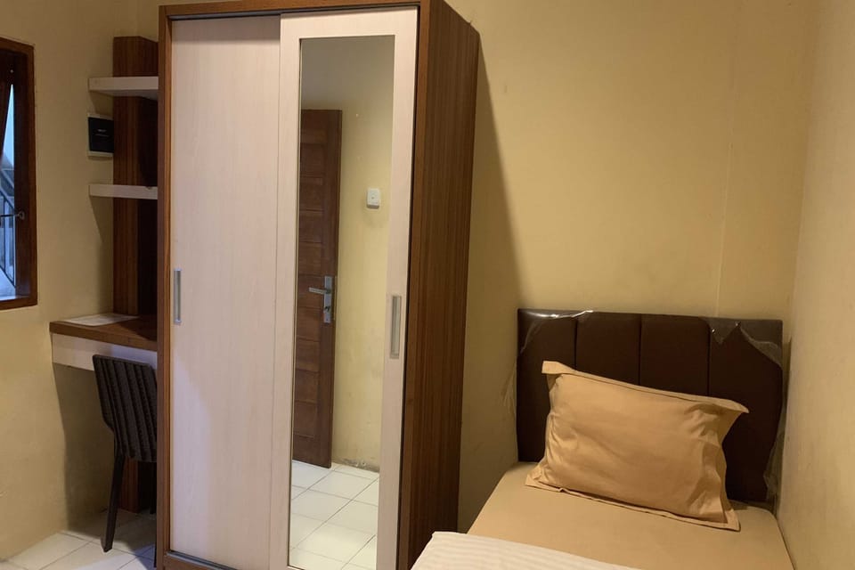 Standard Single Room | Desk, free WiFi, bed sheets