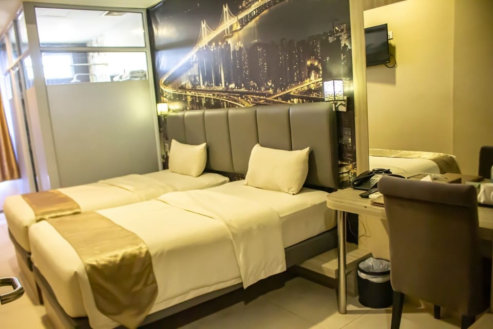 Superior Room, 1 Twin Bed | 1 bedroom, hypo-allergenic bedding available, desk, laptop workspace