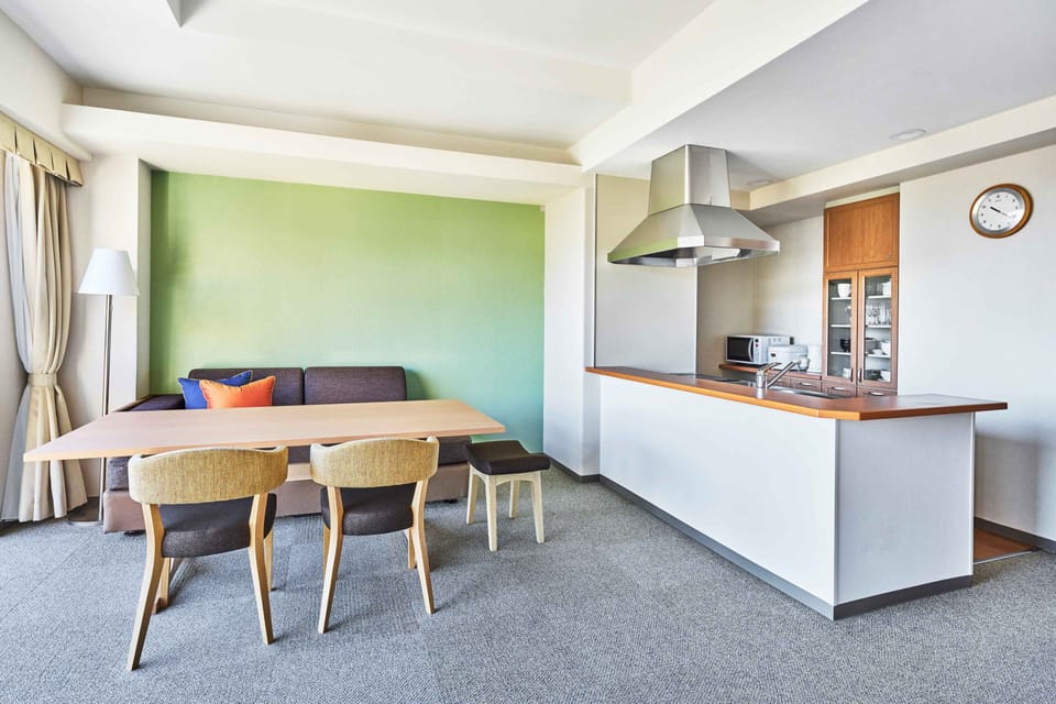 Deluxe Condo | 1 bedroom, down comforters, free WiFi, bed sheets