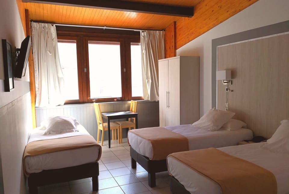 Triple Room | In-room safe, blackout drapes, soundproofing, free WiFi
