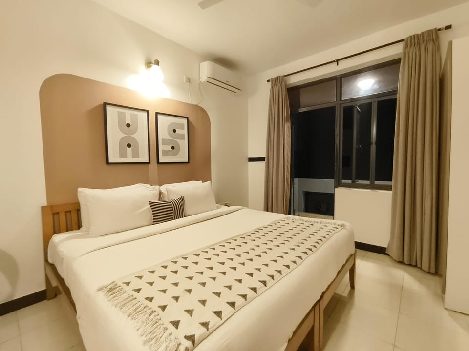 Standard Double Room | Desk