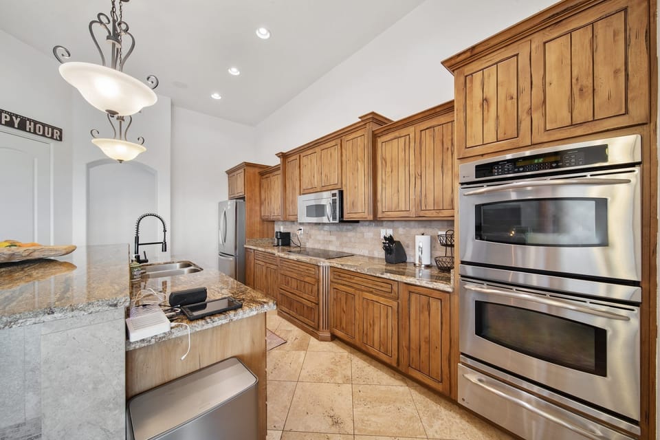 House, 4 Bedrooms | Private kitchen | Coffee/tea maker, fridge, oven, toaster