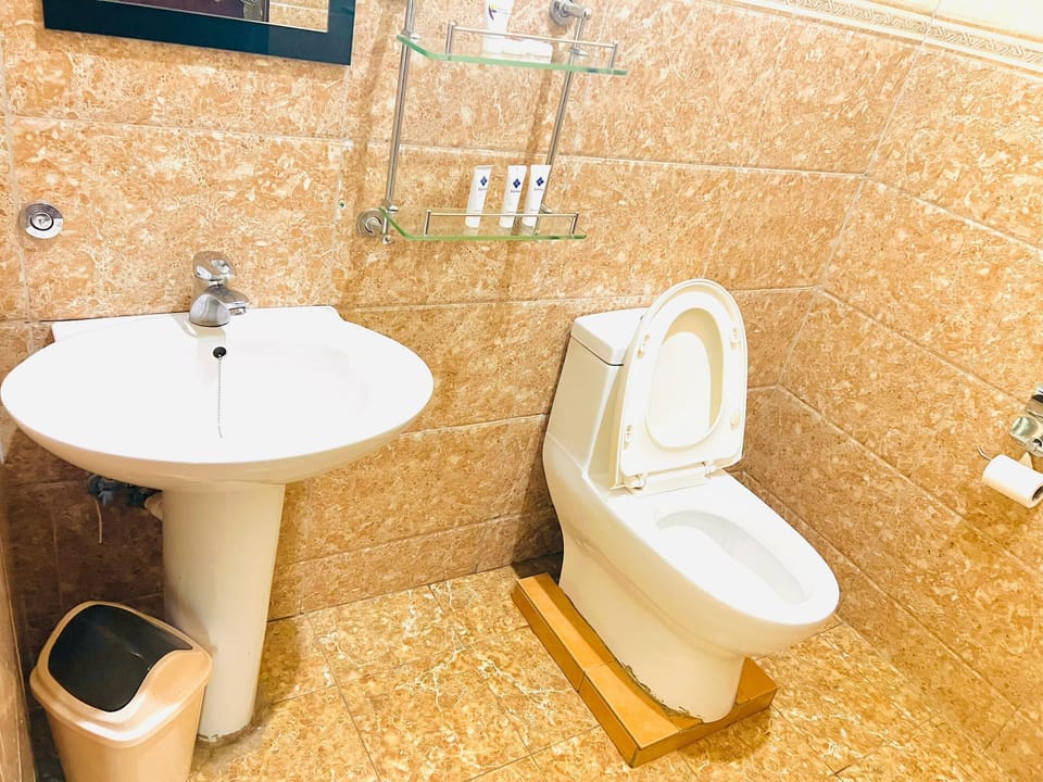 Standard Double Room, 1 Double Bed, Balcony, Lake View | Bathroom | Slippers