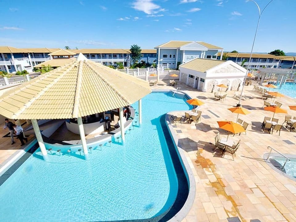 2 indoor pools, 8 outdoor pools