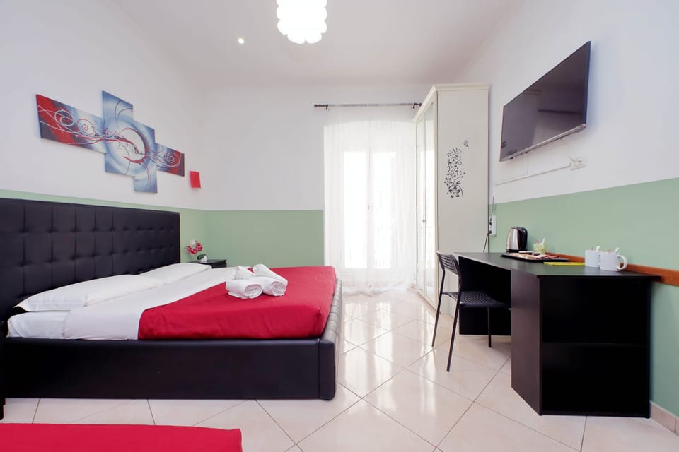 Triple Room | In-room safe, free cribs/infant beds, free WiFi, bed sheets