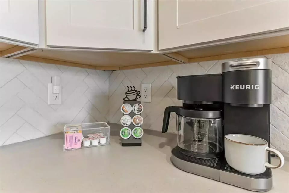 Make morning coffee with K-cups or grounds!  K-cups, tea, and creamers available