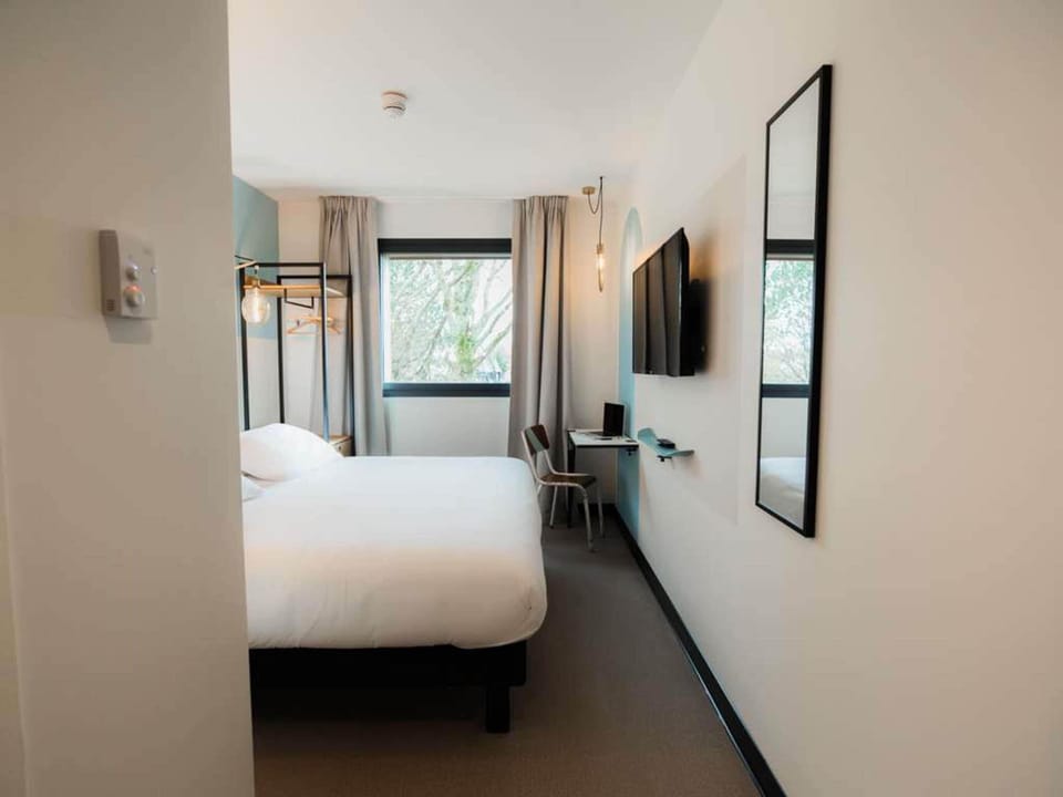Room, 1 Double Bed (Pop) | Individually decorated, desk, laptop workspace, blackout drapes