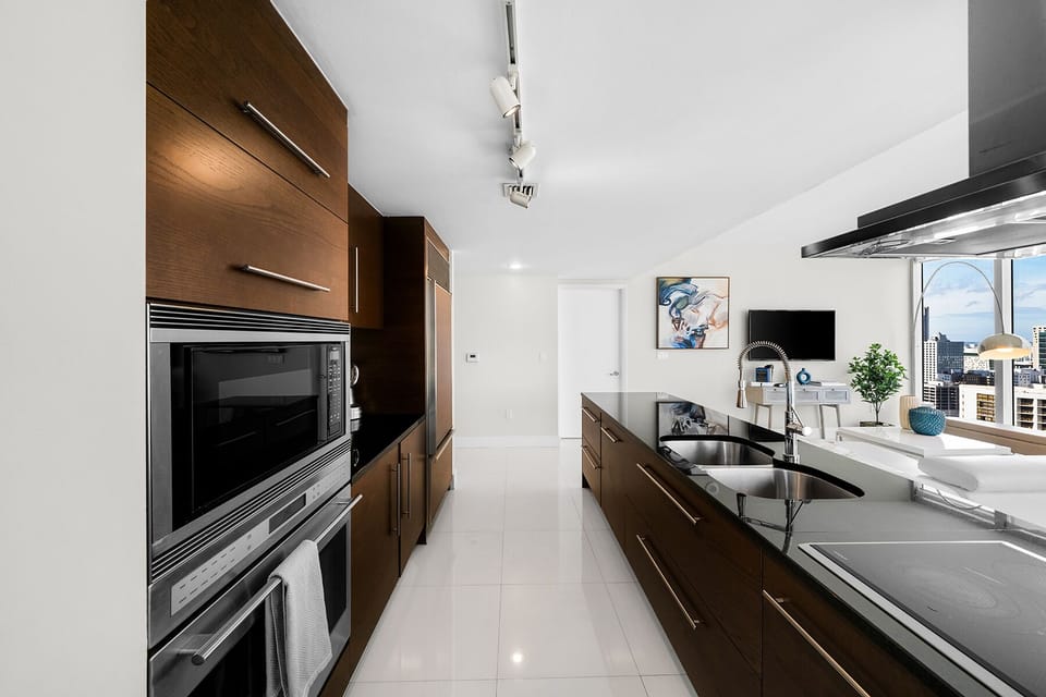 A well-appointed kitchen for all your needs!