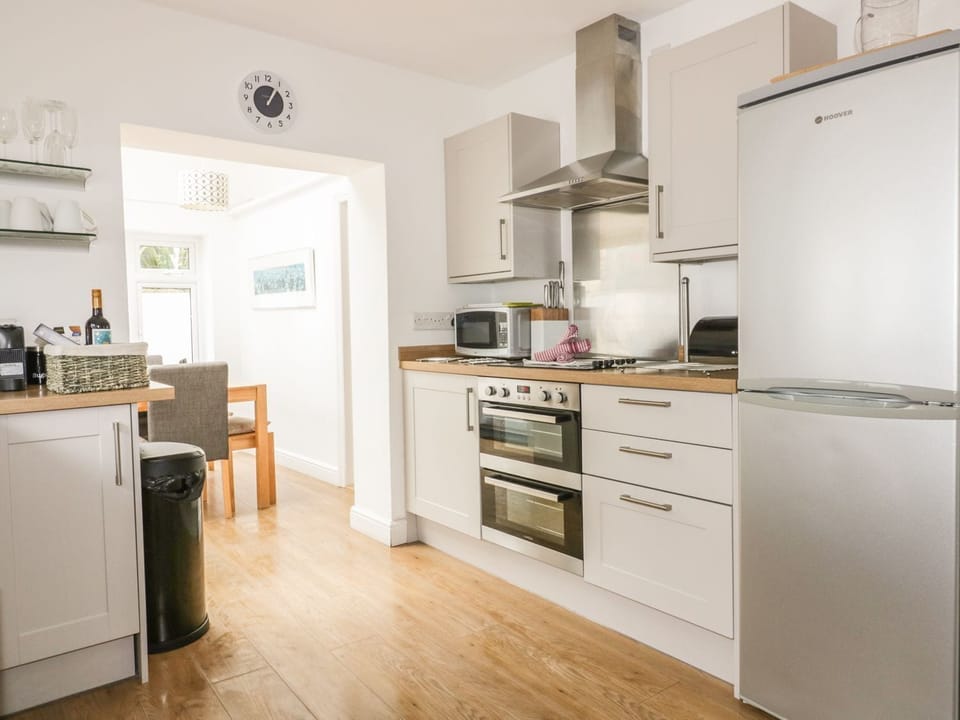 Cookware/dishes/utensils