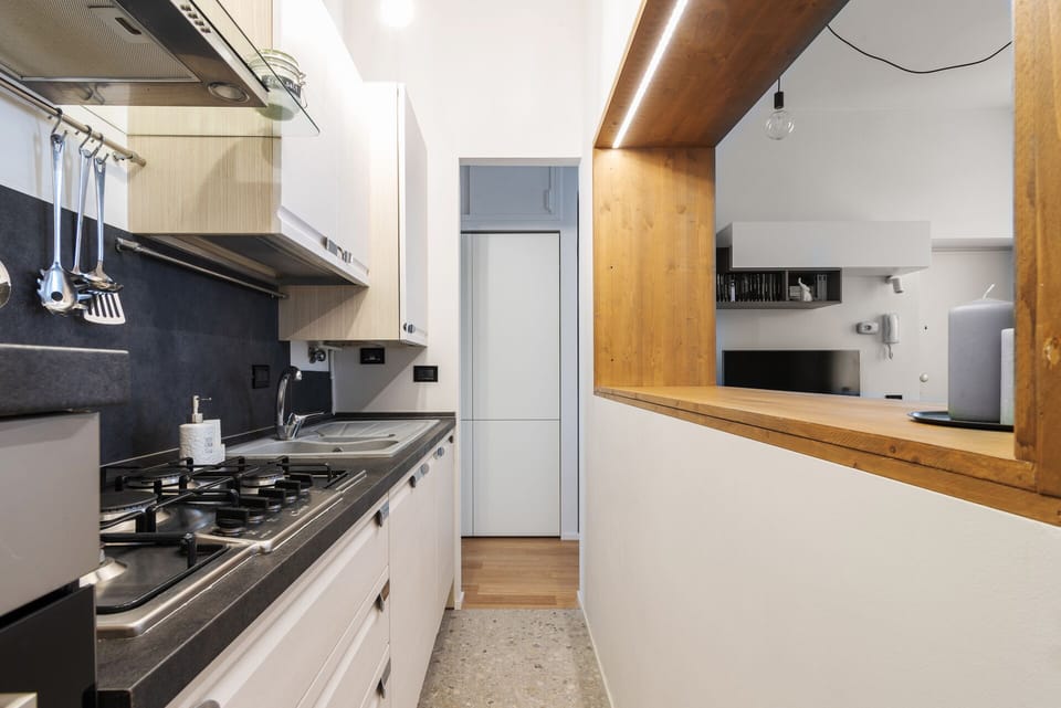 Basic Apartment | Private kitchen | Full-size fridge, microwave, oven, stovetop