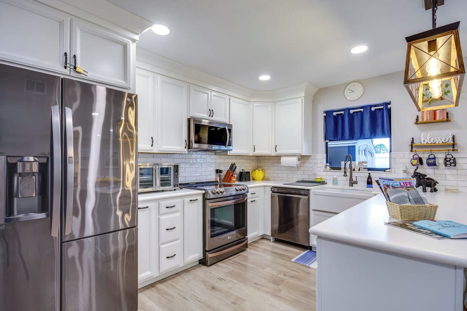 Kitchen | Main Level | Coffee Maker | Dishwasher | Cooking Basics