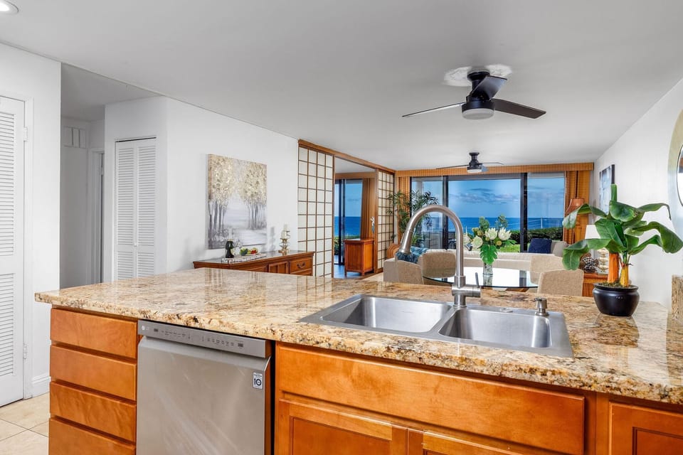 Condo, 1 King Bed (Keauhou Kona Surf & Racquet Club#3-10) | Private kitchen | Oven, toaster, paper towels