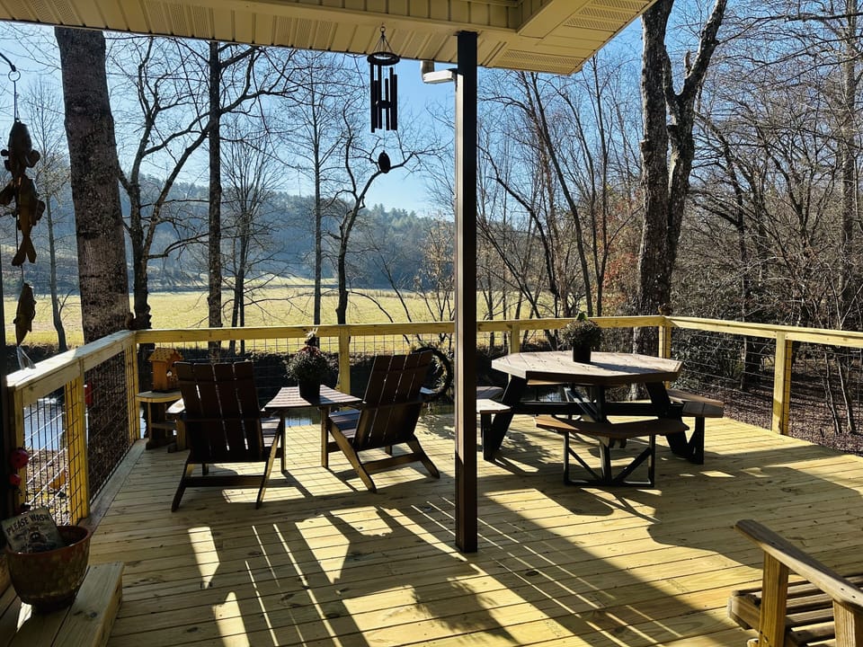 Lot's of outdoor seating overlooking Hemptown Creek and pasture, so relaxing!
