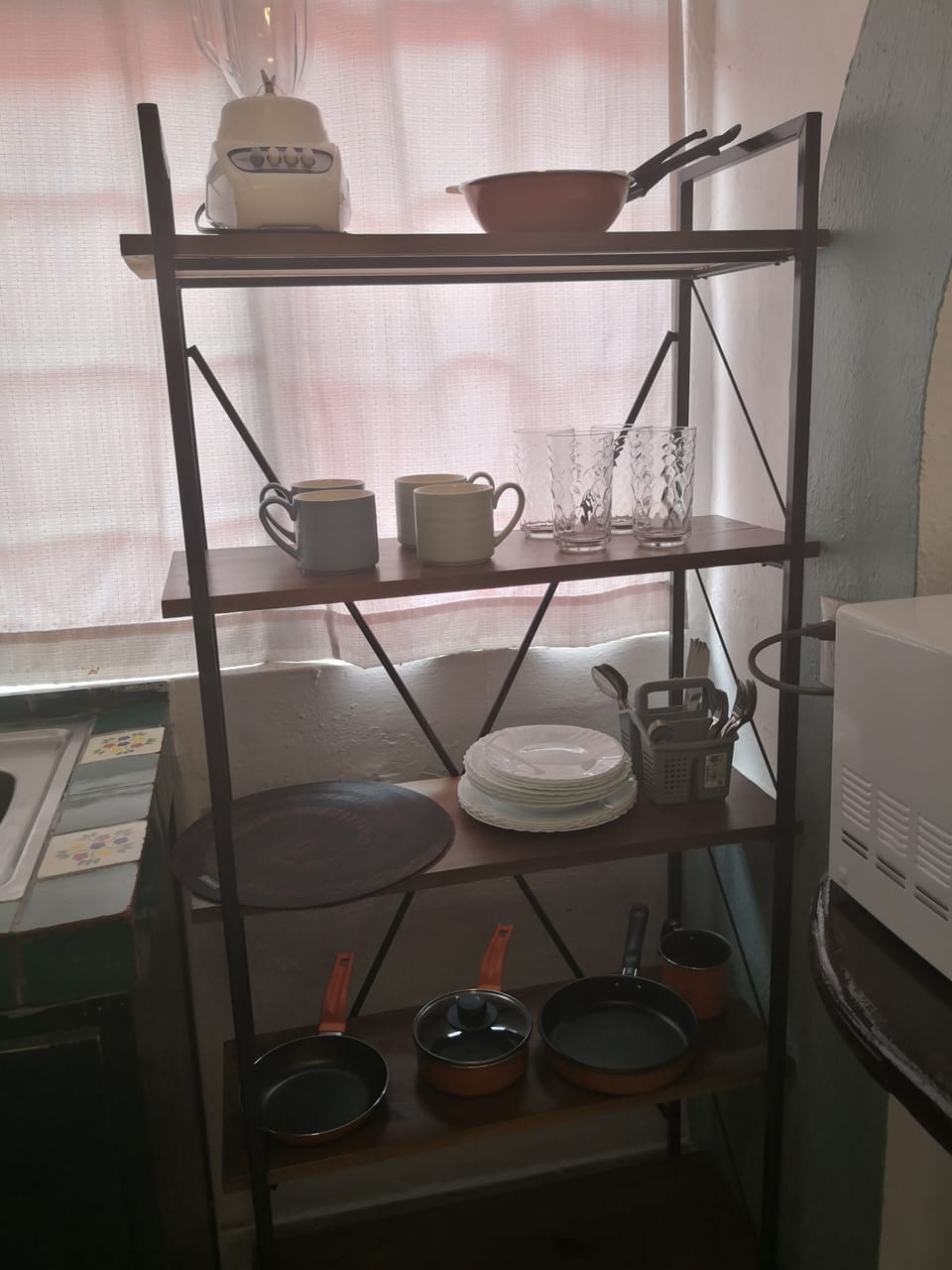 Business Apartment | Private kitchen | Microwave, oven, blender, cookware/dishes/utensils