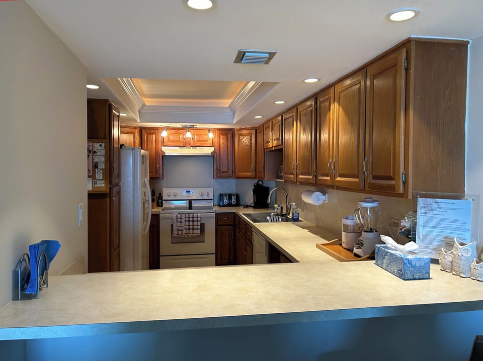 Breakfast bar to kitchen