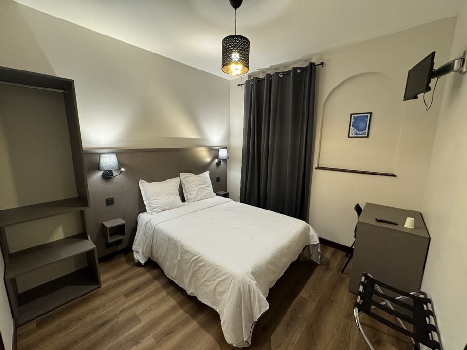 Premium bedding, individually decorated, individually furnished, desk