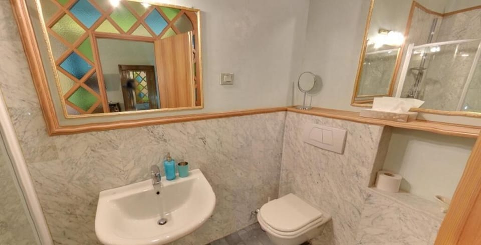 Superior Double Room | Bathroom | Shower, designer toiletries, hair dryer, bidet