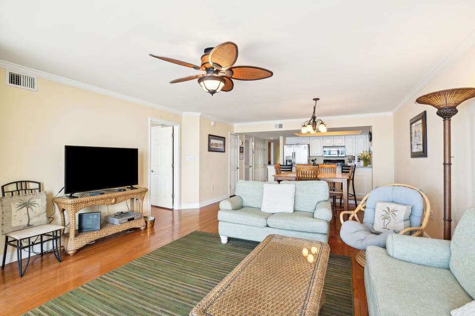 Living Room - Dinning Area