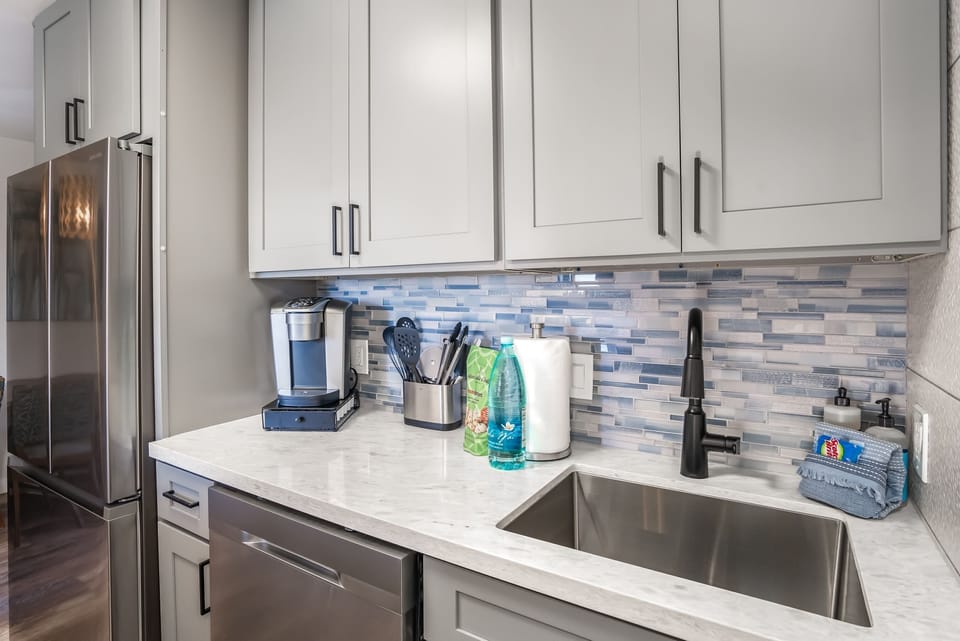 Luxury Condo, Multiple Beds, Ocean View, Beachside | Private kitchen | Full-size fridge, microwave, oven, stovetop