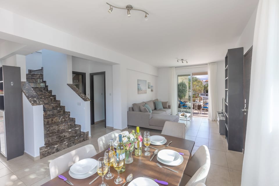 Dining Area with table and chairs to seat 6 people