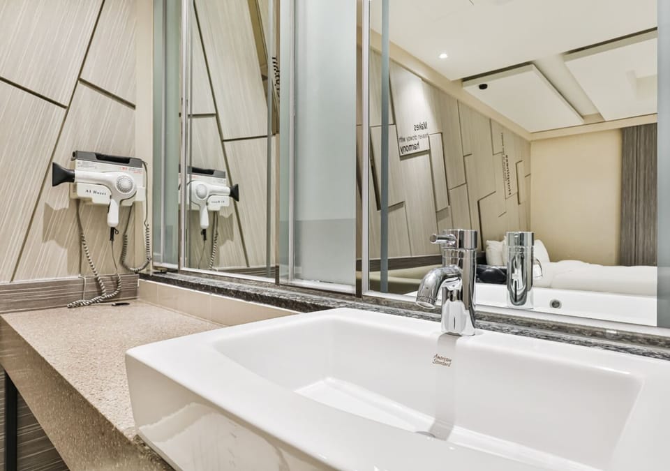 Premium Double Room, 1 Double Bed | Premium bedding, memory foam beds, individually decorated, desk