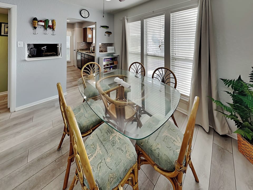 Condo (3 Bedrooms) | Property amenity