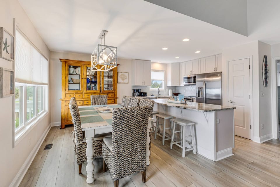 The proximity of the dining area to the kitchen makes serving & cleanup so quick & easy.