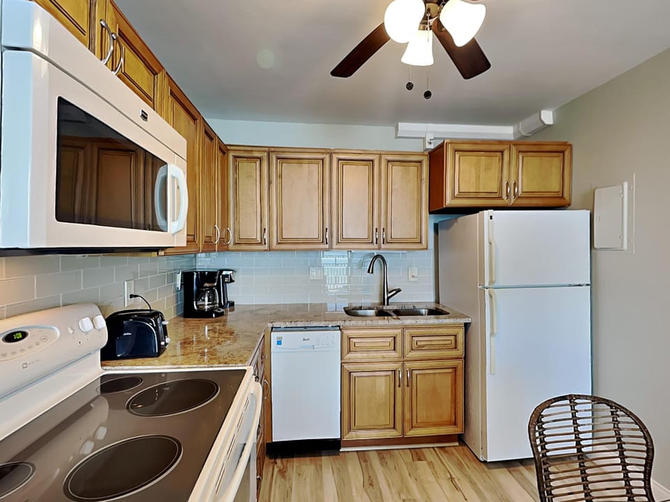 Condo, 1 King Bed with Sofa bed, Balcony, Ocean View (#907A - No Pets) | Private kitchen | Coffee/tea maker