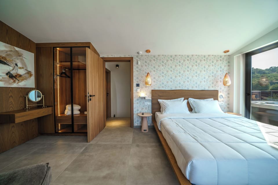 The master bedroom is located on the second floor and features a 1,80x2,00 bed.