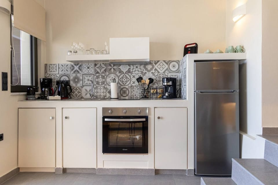 kitchen fully eqquiped 