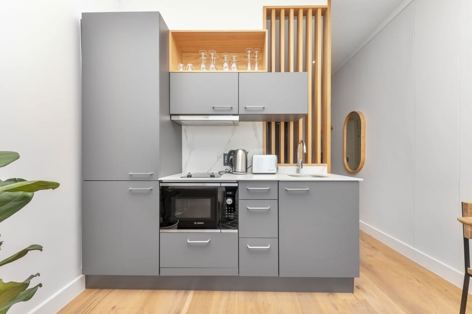 Studio, 1 Bedroom, City View | Interior