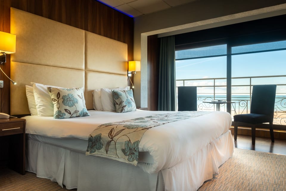 Panoramic Double or Twin Room | Hypo-allergenic bedding available, desk, laptop workspace, WiFi (free)