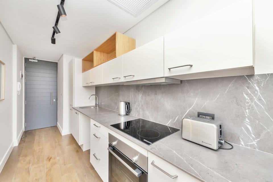 Studio, 1 Bedroom, Balcony, City View | Interior