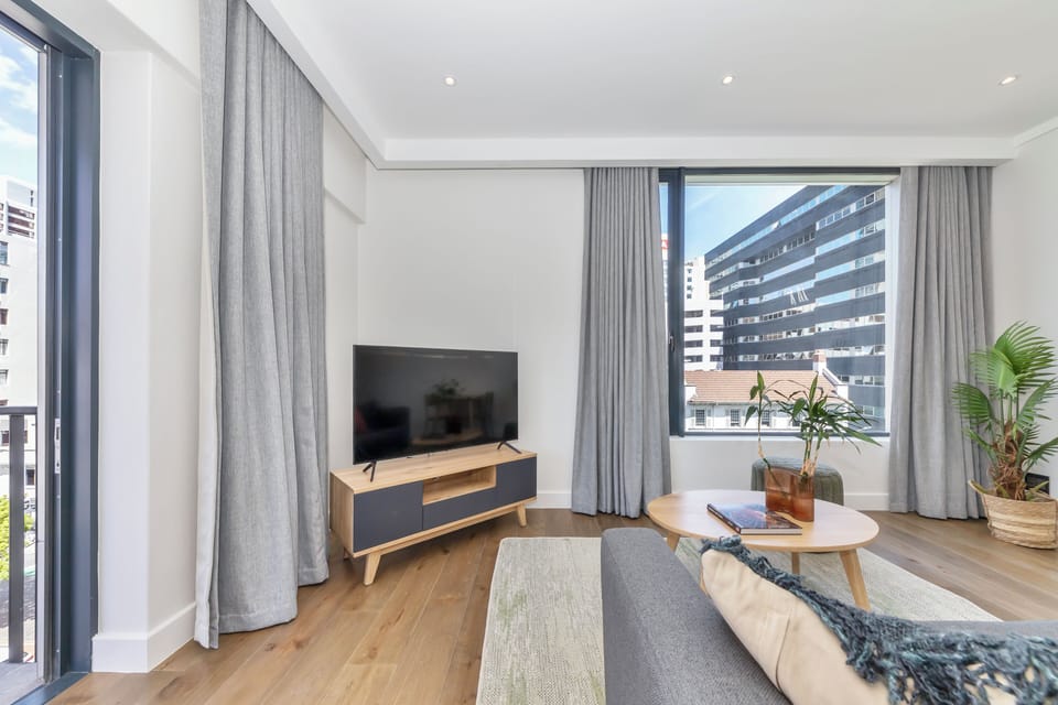Studio, 1 Bedroom, Balcony, City View | Room amenity