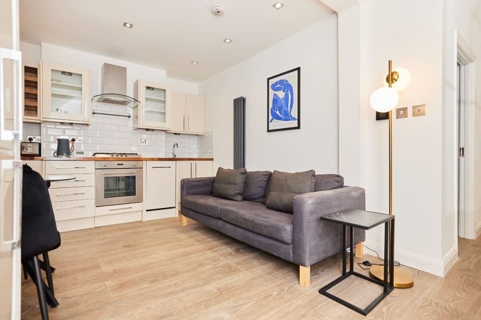 Apartment (2 Bedrooms) | Living area | 37-inch Smart TV with cable channels, TV