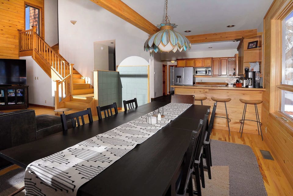Dining/kitchen