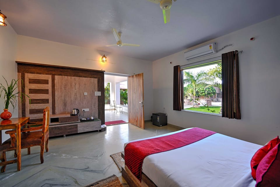 Family Room | Minibar, desk, blackout drapes, WiFi (free)