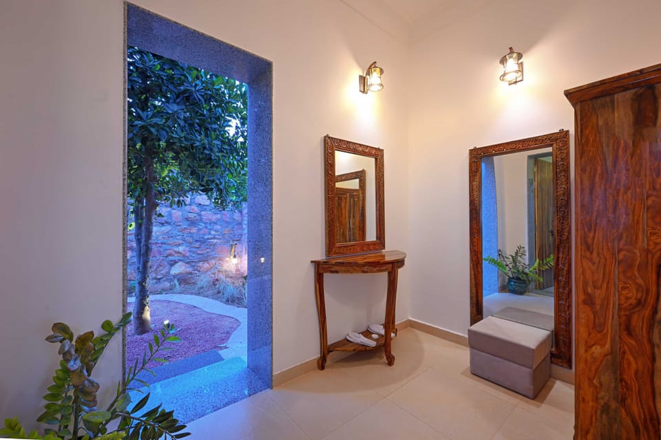 Luxury Room | Bathroom | Shower, hair dryer, slippers, towels