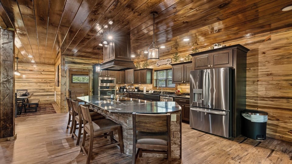 Extravagant Fully Equipped Kitchen