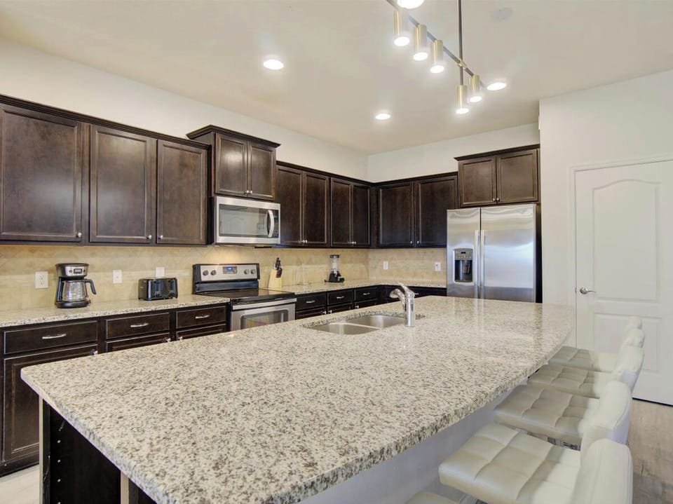 Full Modern Kitchen