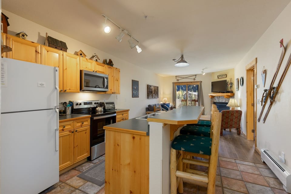 Condo, 2 Bedrooms | Private kitchen | Coffee/tea maker, fridge, oven, toaster