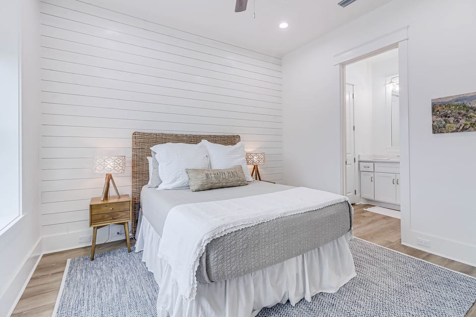 Queen Bedroom, First Level