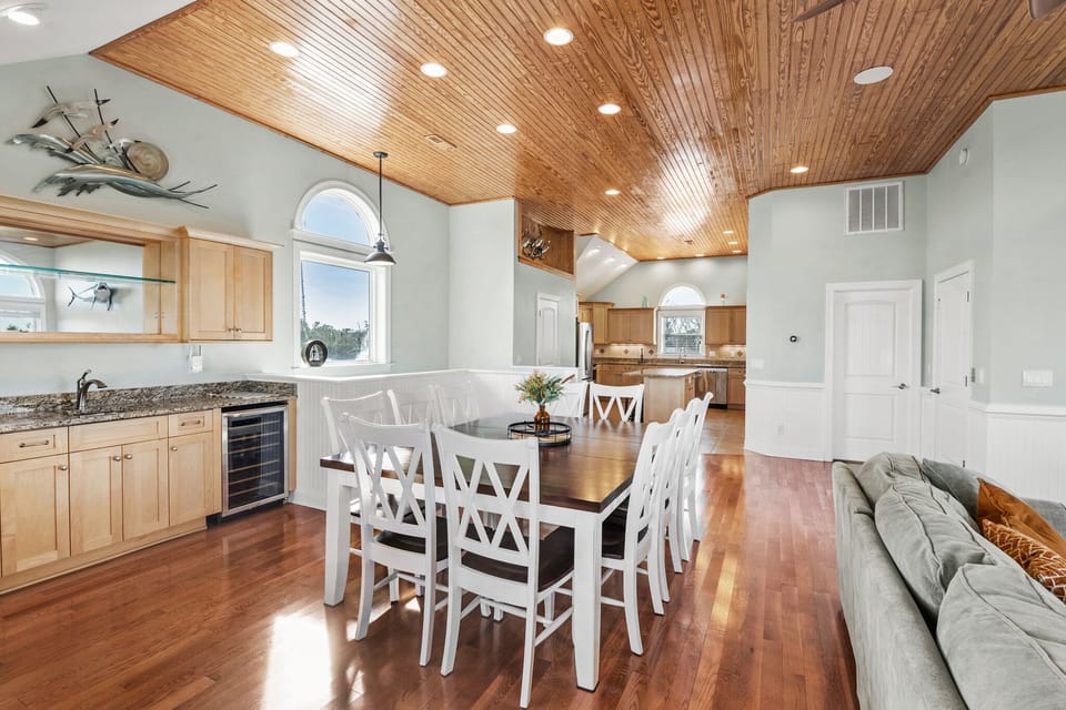 GR3630: Happy Hour | Top Level Dining Area