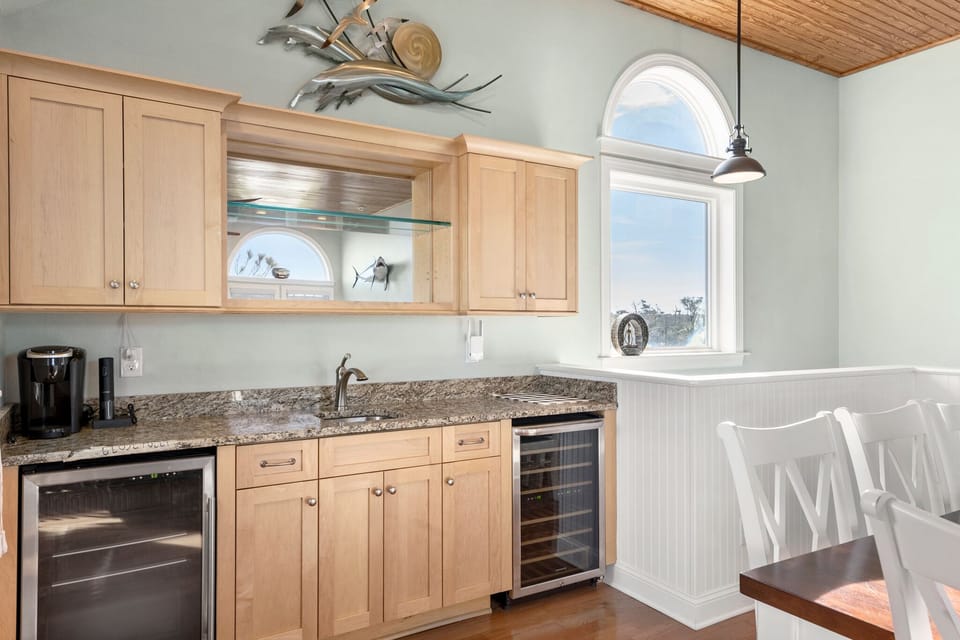 GR3630: Happy Hour | Top Level Dining Area w/ Wet Bar