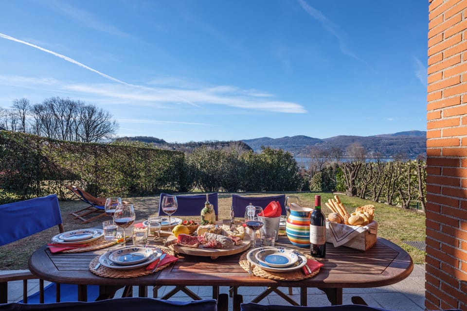 Family House, 3 Bedrooms, 2 Bathrooms (La Luna nel Lago - Lake View Garden &) | Outdoor dining