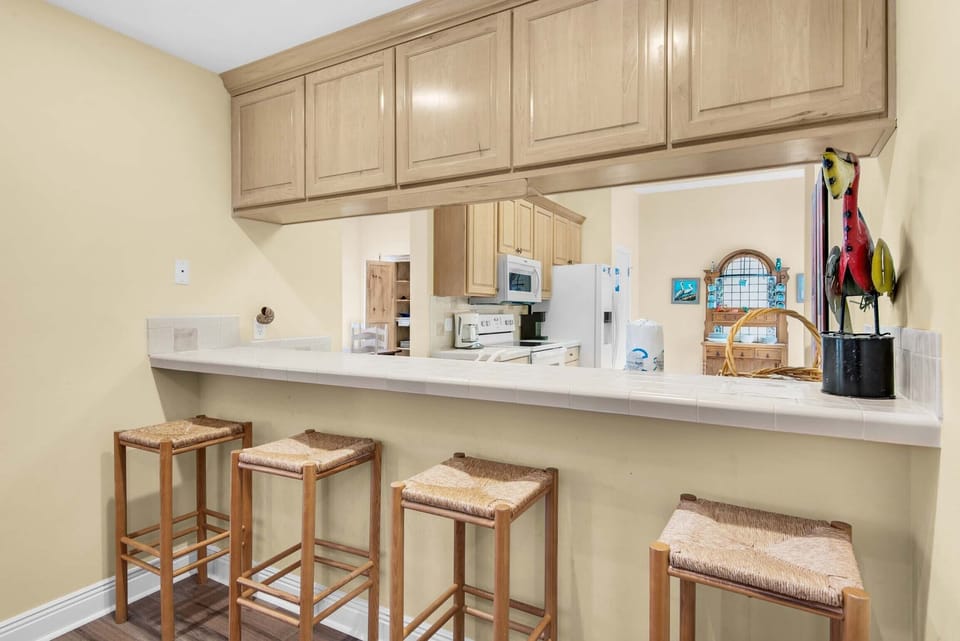 Eat-in bar seating